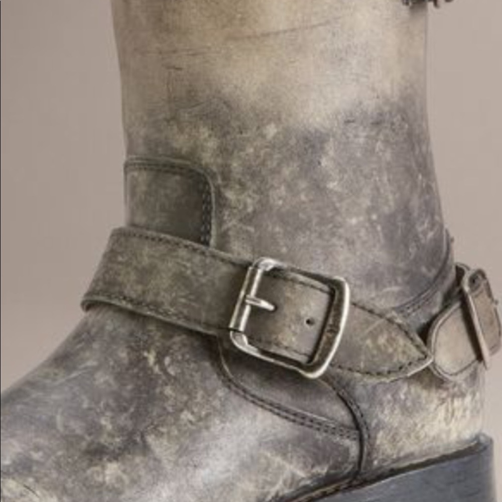 Frye Veronica Short Stone Boots